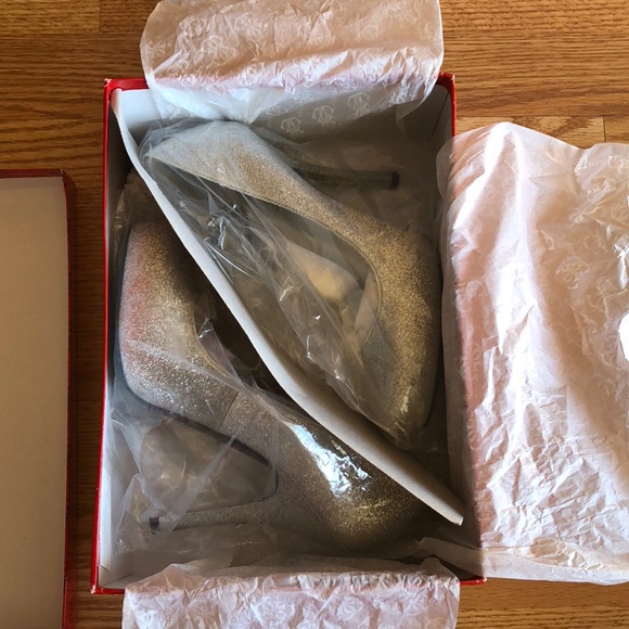 Silver texture Guess pumps - Picture 6 of 6